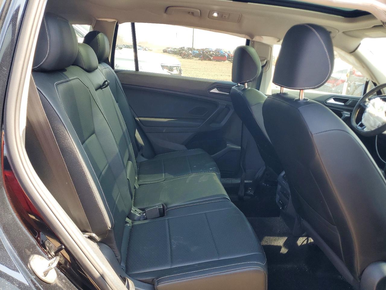 2021 VOLKSWAGEN TIGUAN SE photo 31