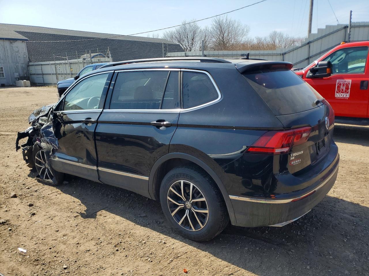 2021 VOLKSWAGEN TIGUAN SE photo 4