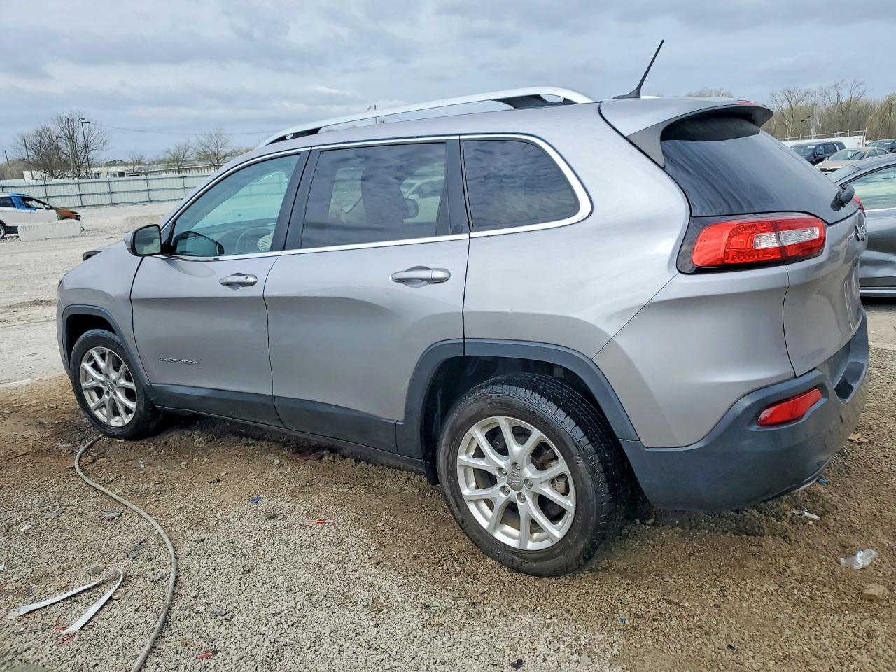 2018 JEEP CHEROKEE LATITUDE photo 3