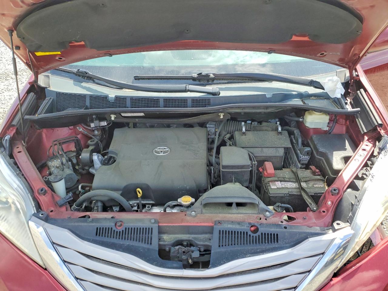 2015 TOYOTA SIENNA photo 34