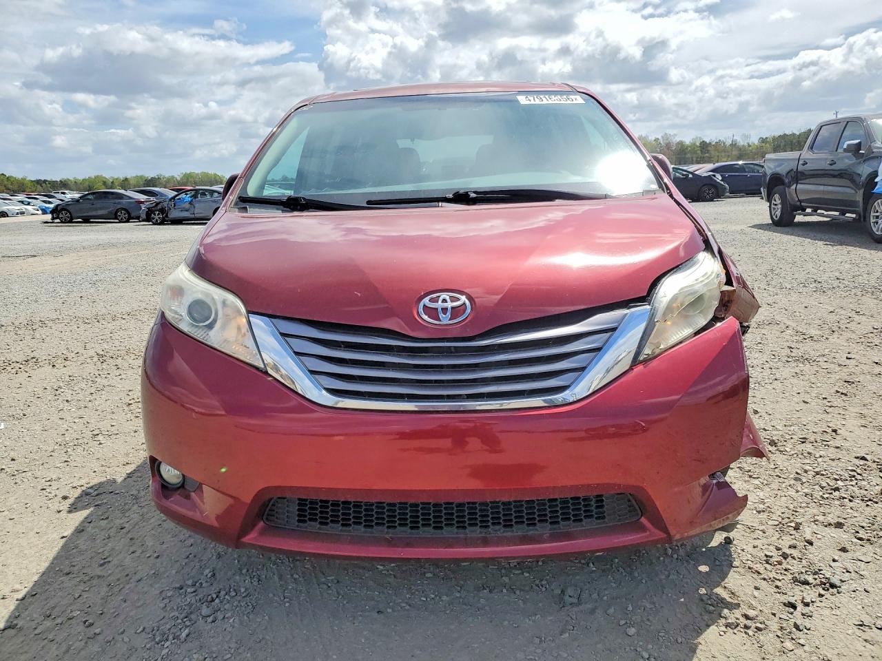 2015 TOYOTA SIENNA photo 13