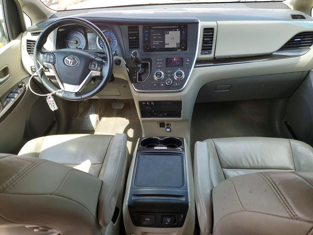 2015 TOYOTA SIENNA photo 22