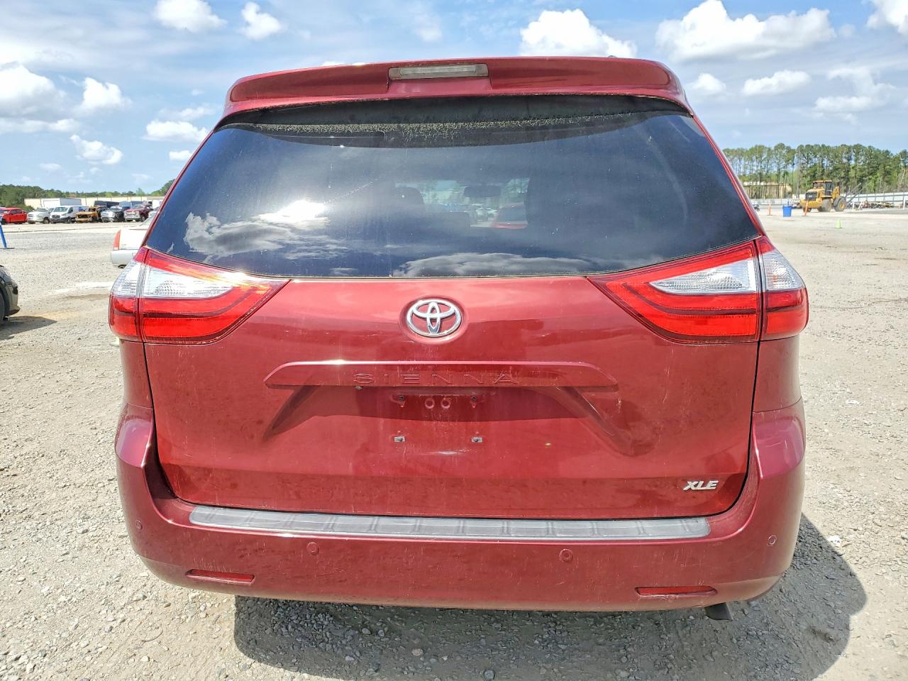 2015 TOYOTA SIENNA photo 16