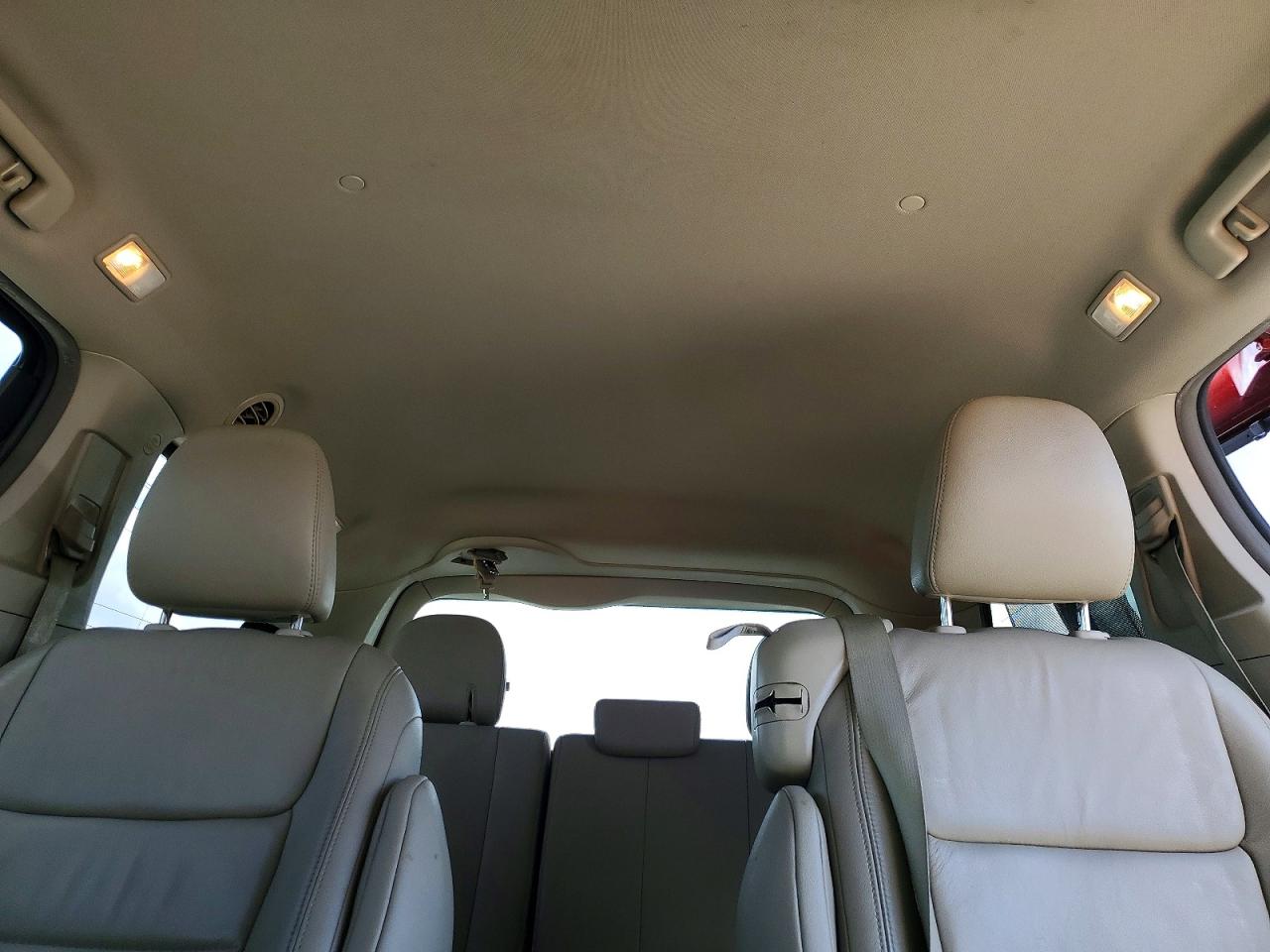 2015 TOYOTA SIENNA photo 28