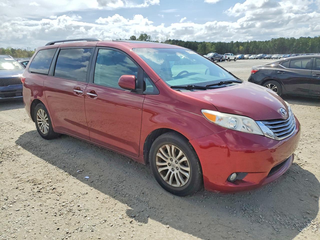 2015 TOYOTA SIENNA photo 10