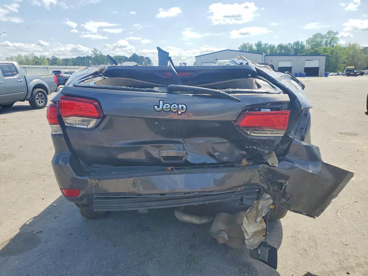 2020 JEEP GRAND CHEROKEE LAREDO photo 16