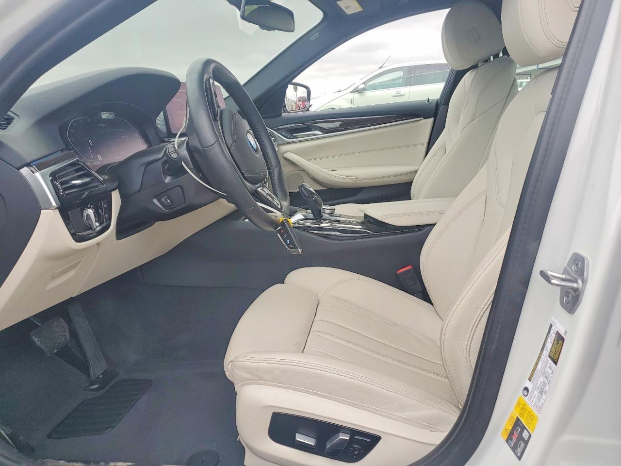 2022 BMW 530E photo 13