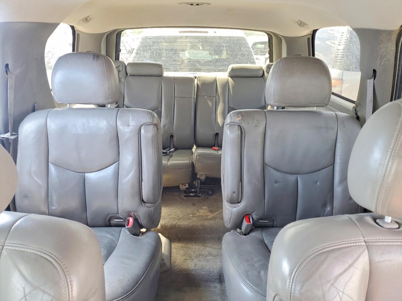 2004 GMC YUKON DENALI photo 10