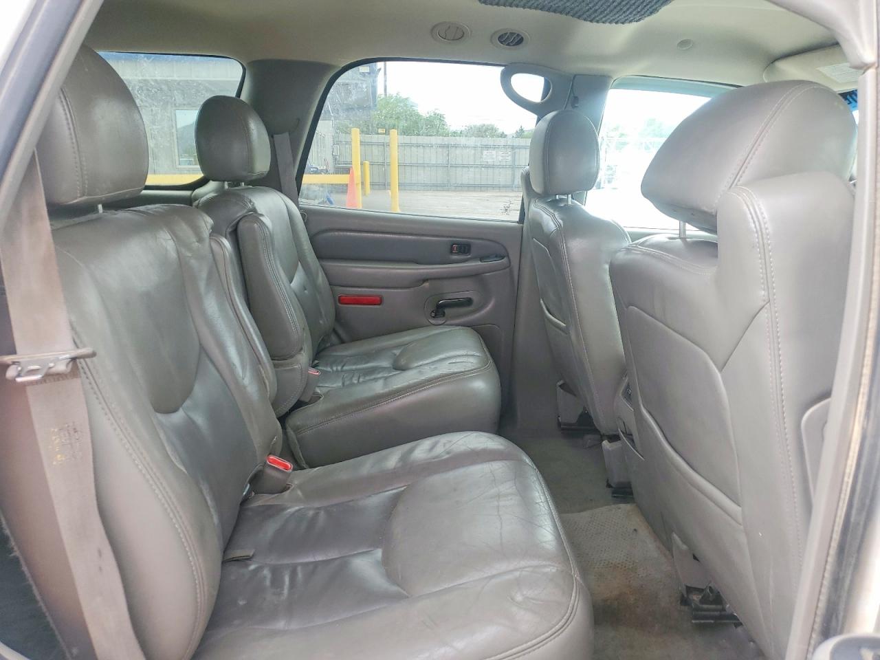 2004 GMC YUKON DENALI photo 11