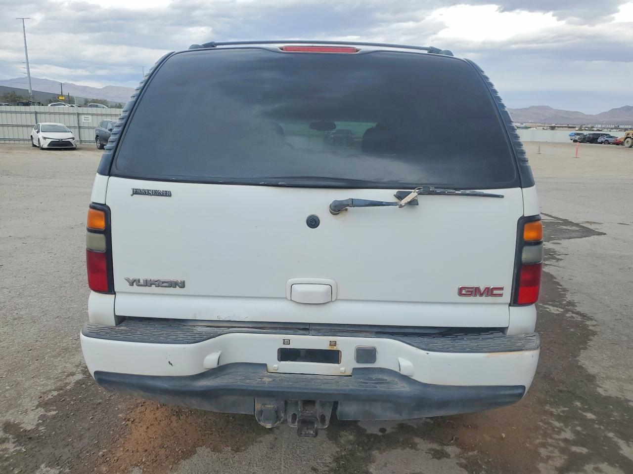 2004 GMC YUKON DENALI photo 6