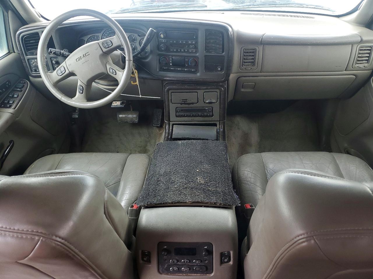 2004 GMC YUKON DENALI photo 8