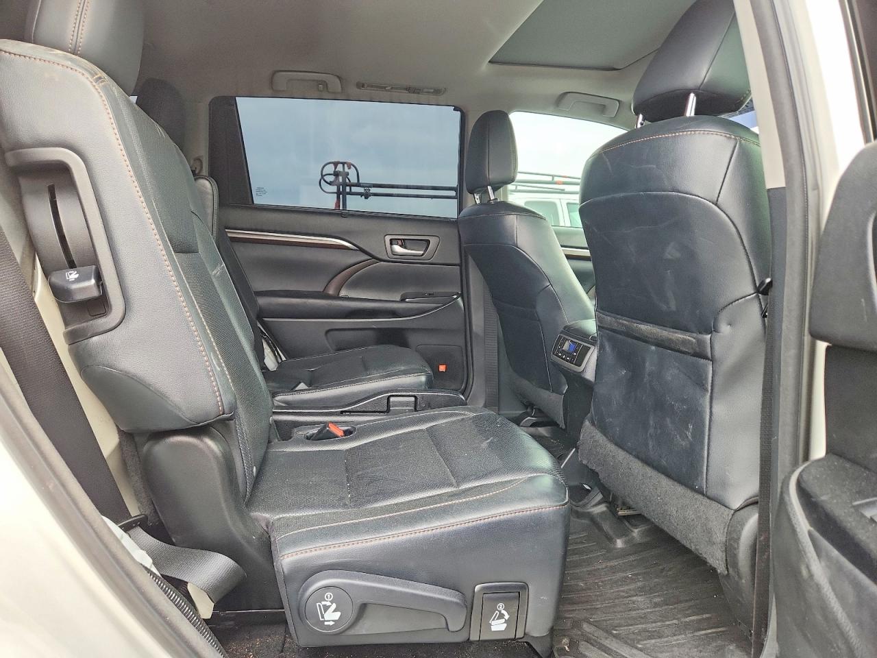 2016 TOYOTA HIGHLANDER LIMITED photo 10