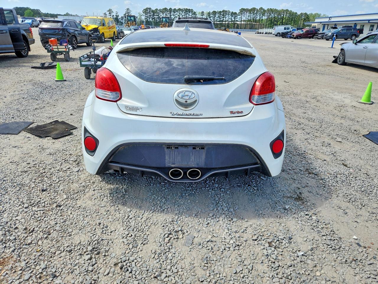 2015 HYUNDAI VELOSTER TURBO photo 16