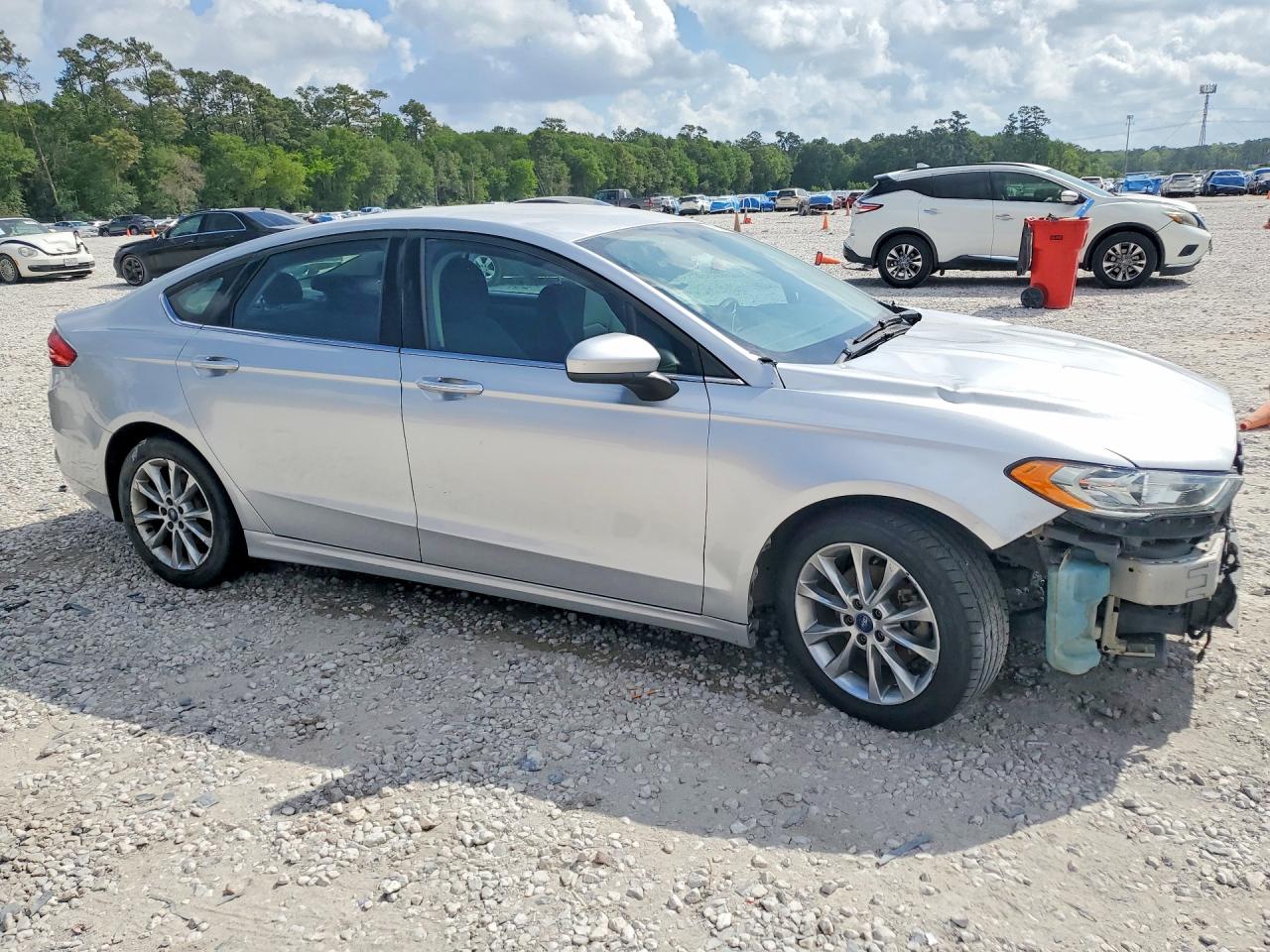 2017 FORD FUSION SE photo 10