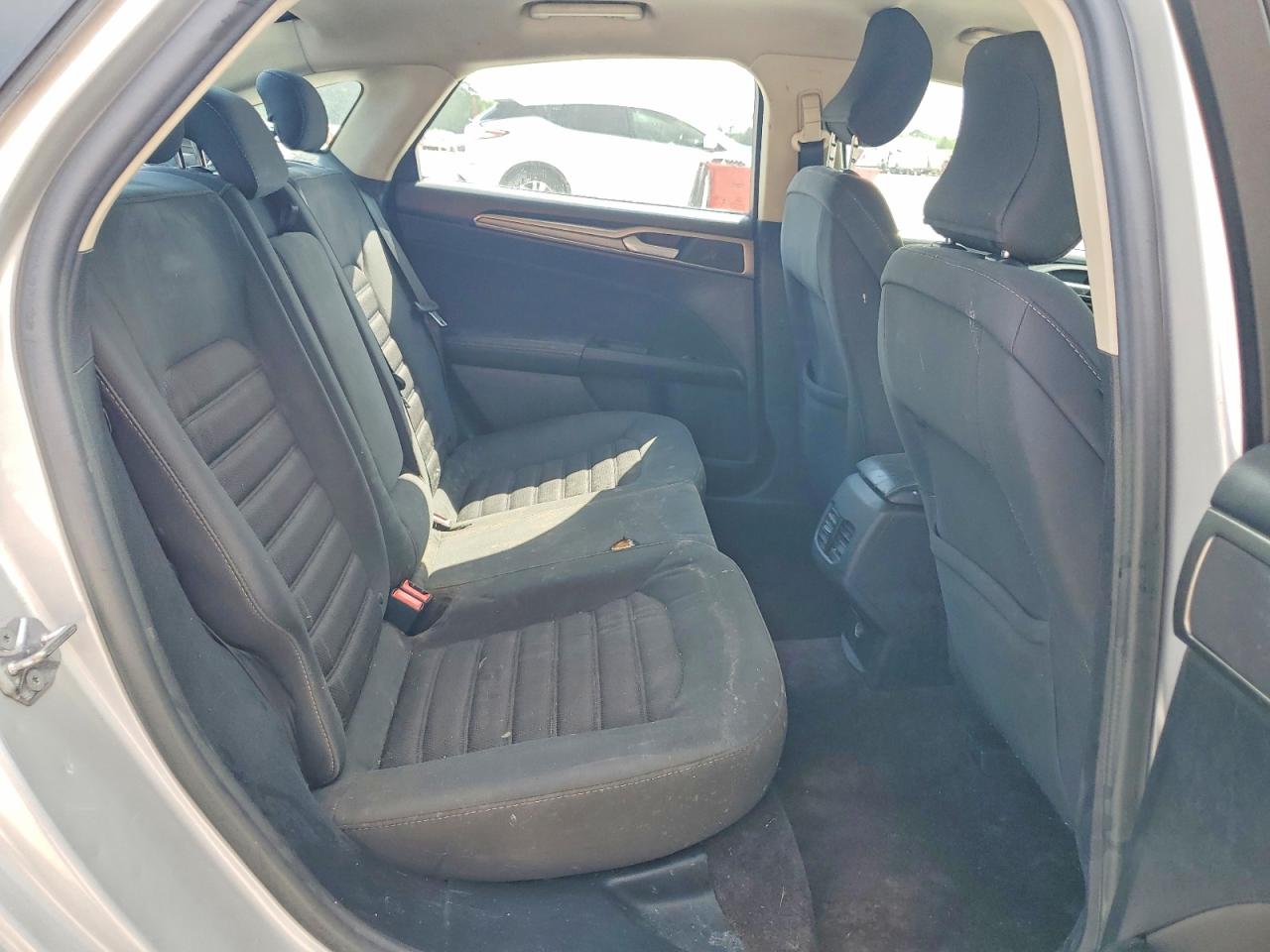 2017 FORD FUSION SE photo 28