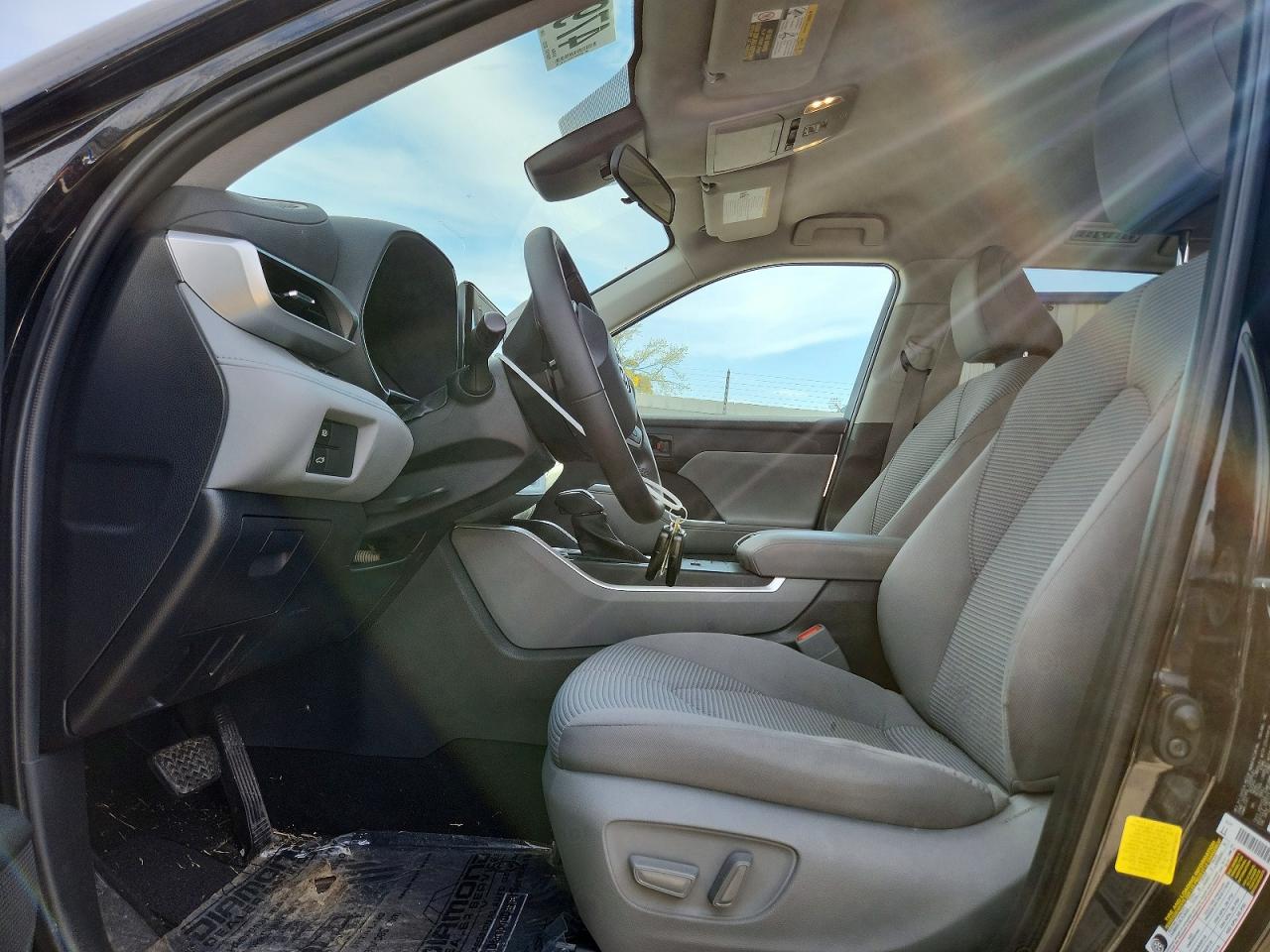 2022 TOYOTA HIGHLANDER LE photo 13