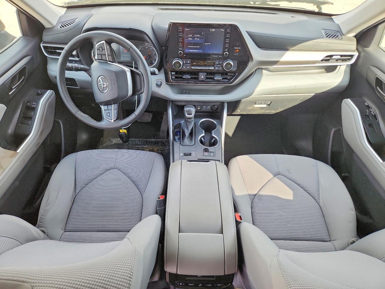 2022 TOYOTA HIGHLANDER LE photo 15