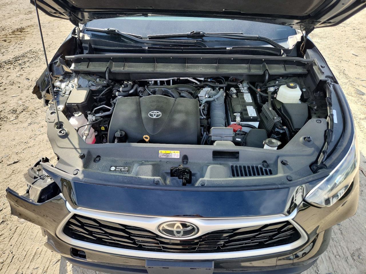 2022 TOYOTA HIGHLANDER LE photo 23