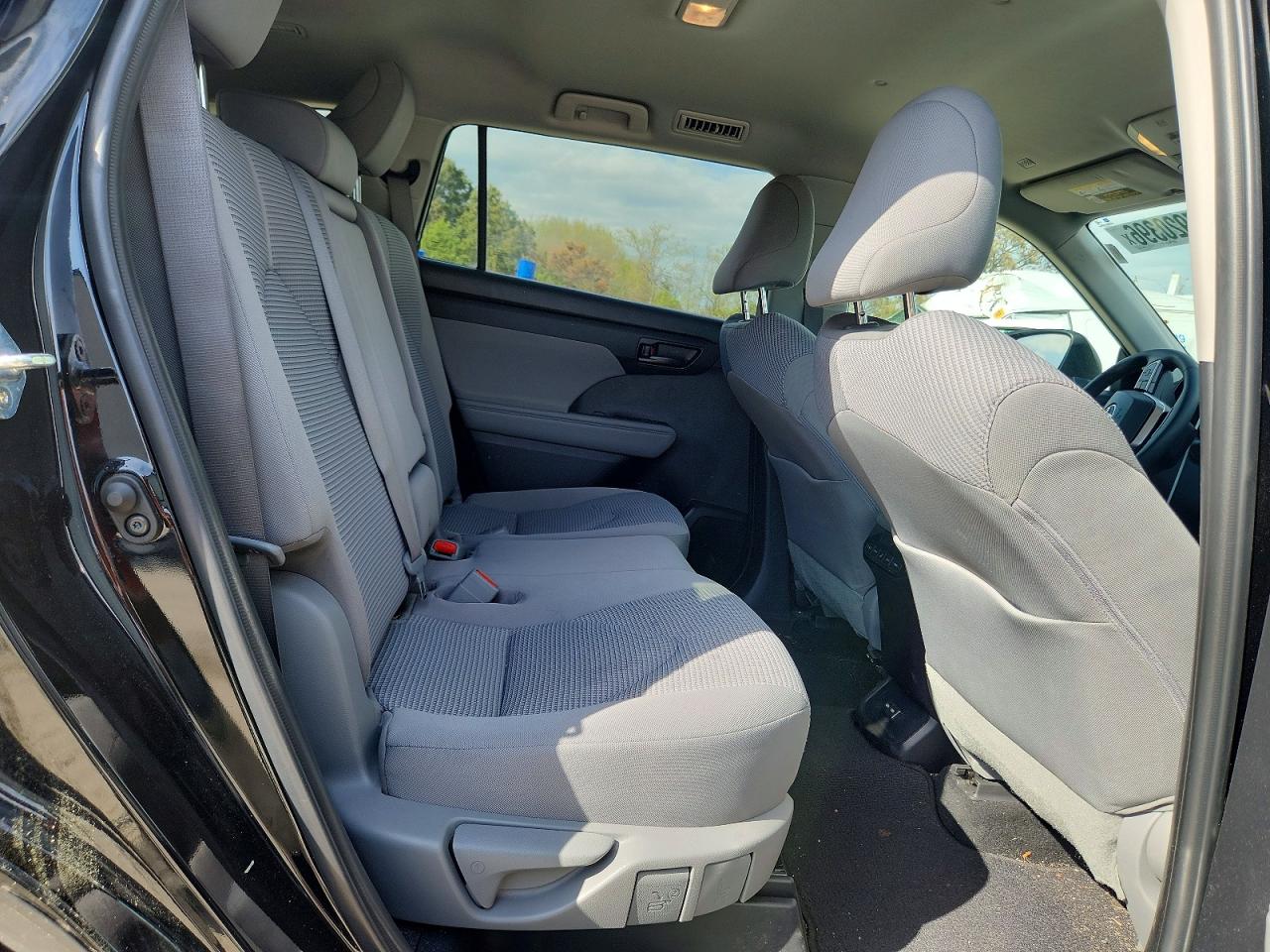 2022 TOYOTA HIGHLANDER LE photo 21