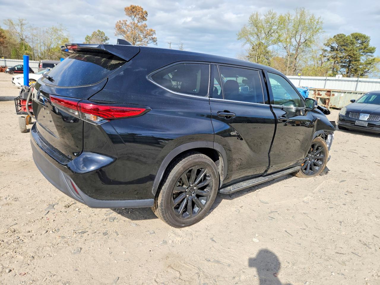 2022 TOYOTA HIGHLANDER LE photo 5