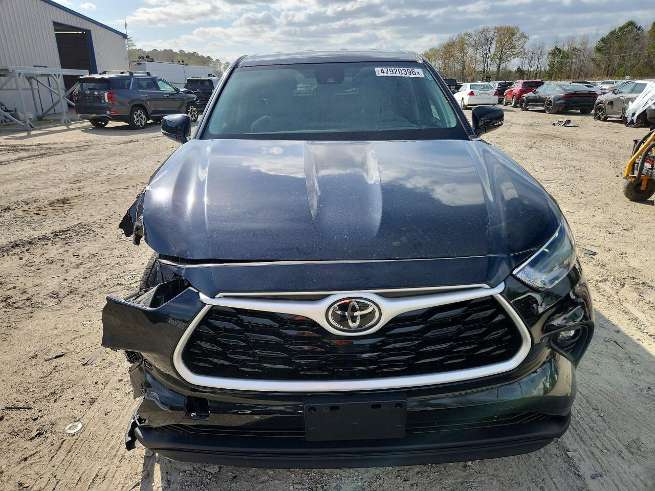 2022 TOYOTA HIGHLANDER LE photo 9