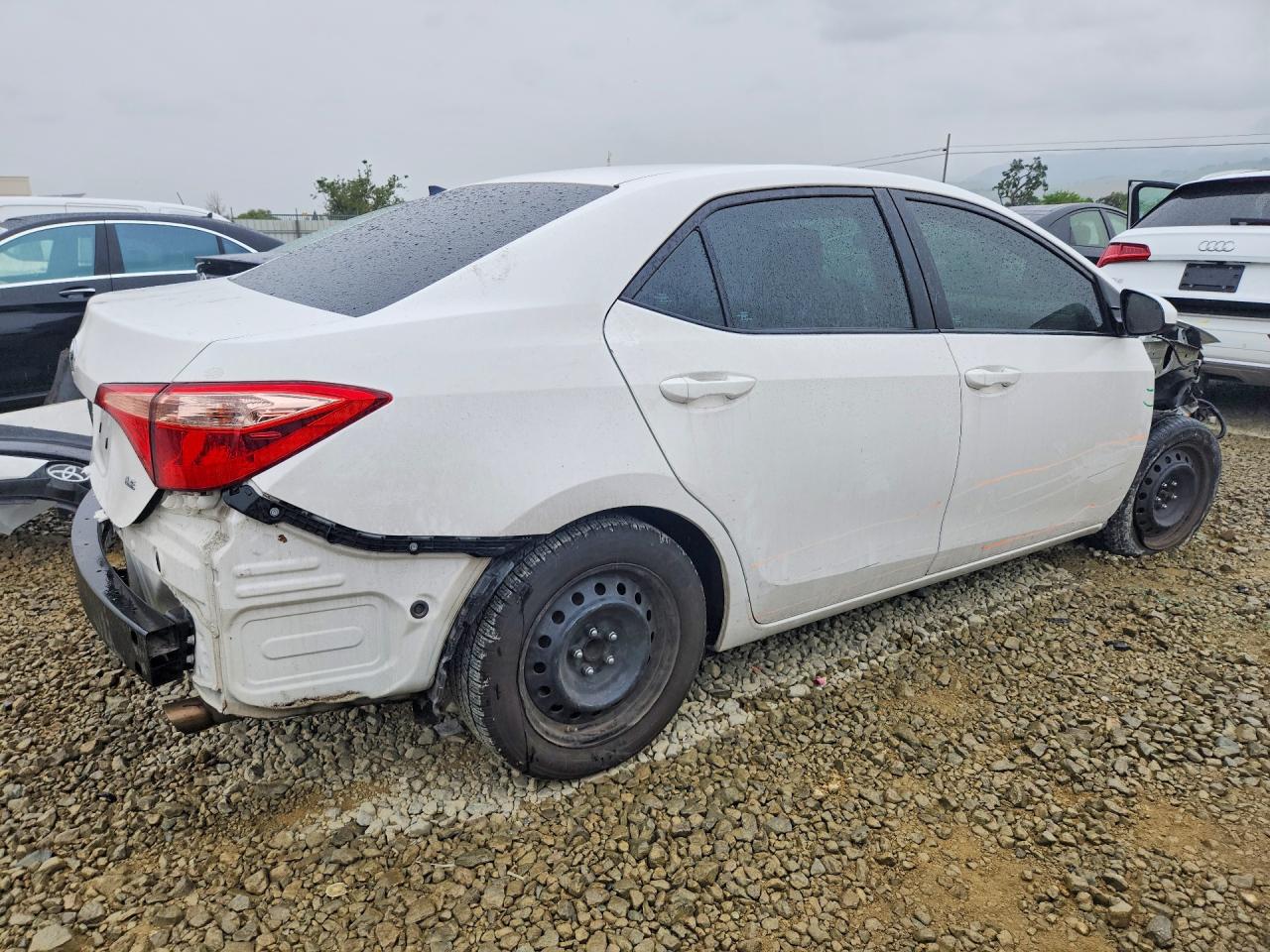 2019 TOYOTA COROLLA LE photo 3