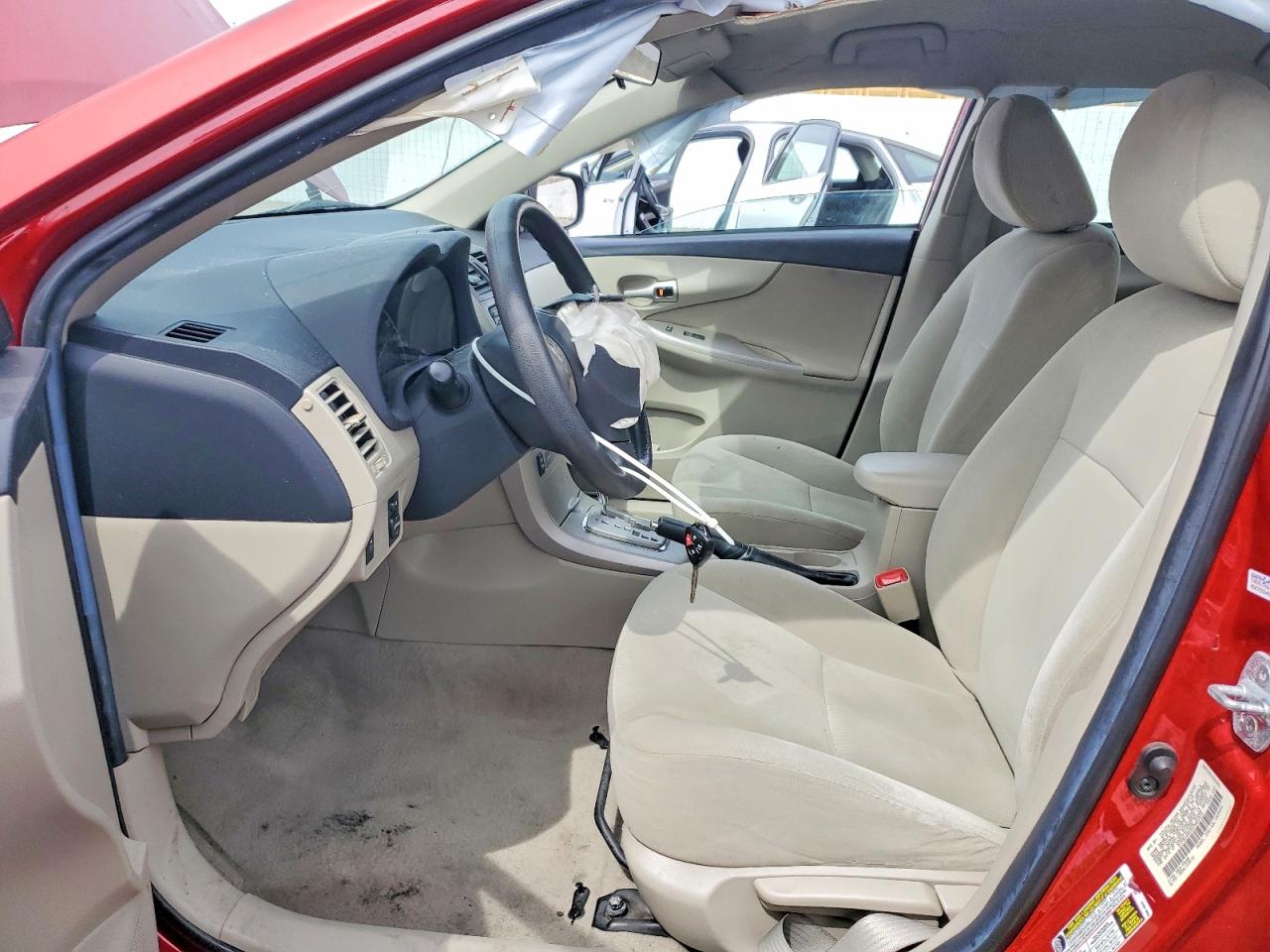 2012 TOYOTA COROLLA LE photo 19