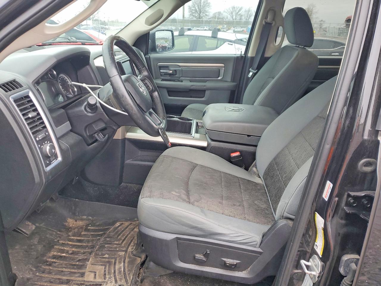 2015 RAM 1500 SLT photo 13