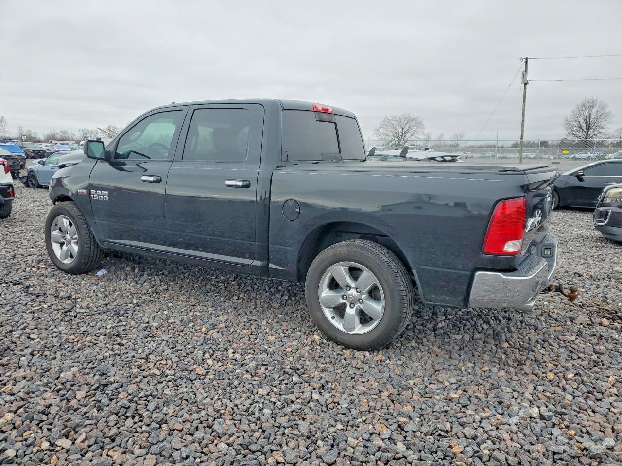 2015 RAM 1500 SLT photo 3