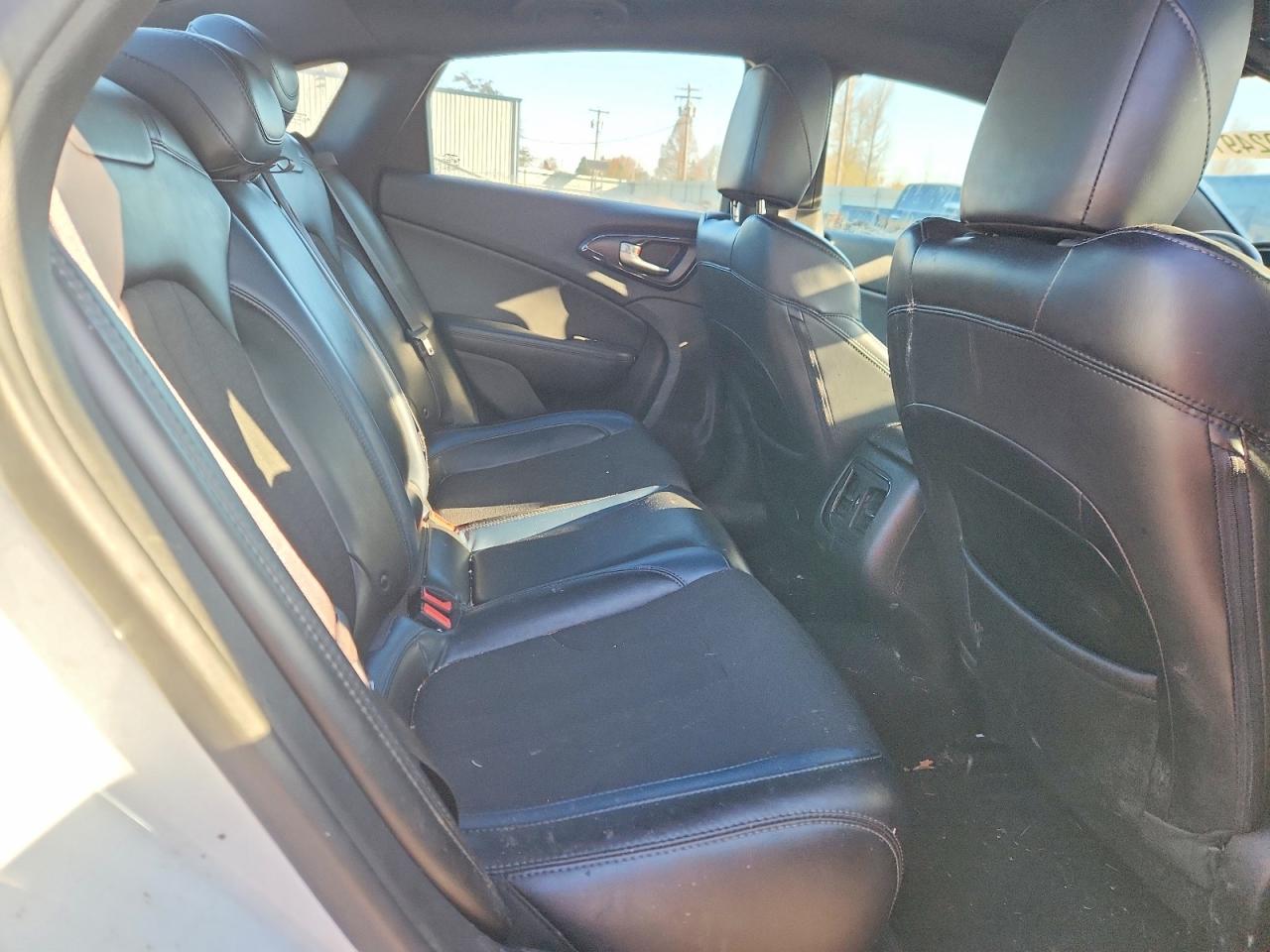 2015 CHRYSLER 200 S photo 19