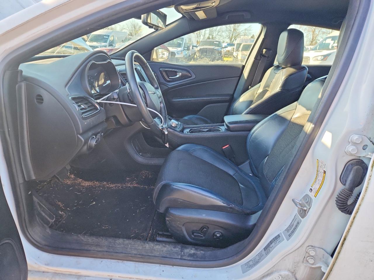 2015 CHRYSLER 200 S photo 13