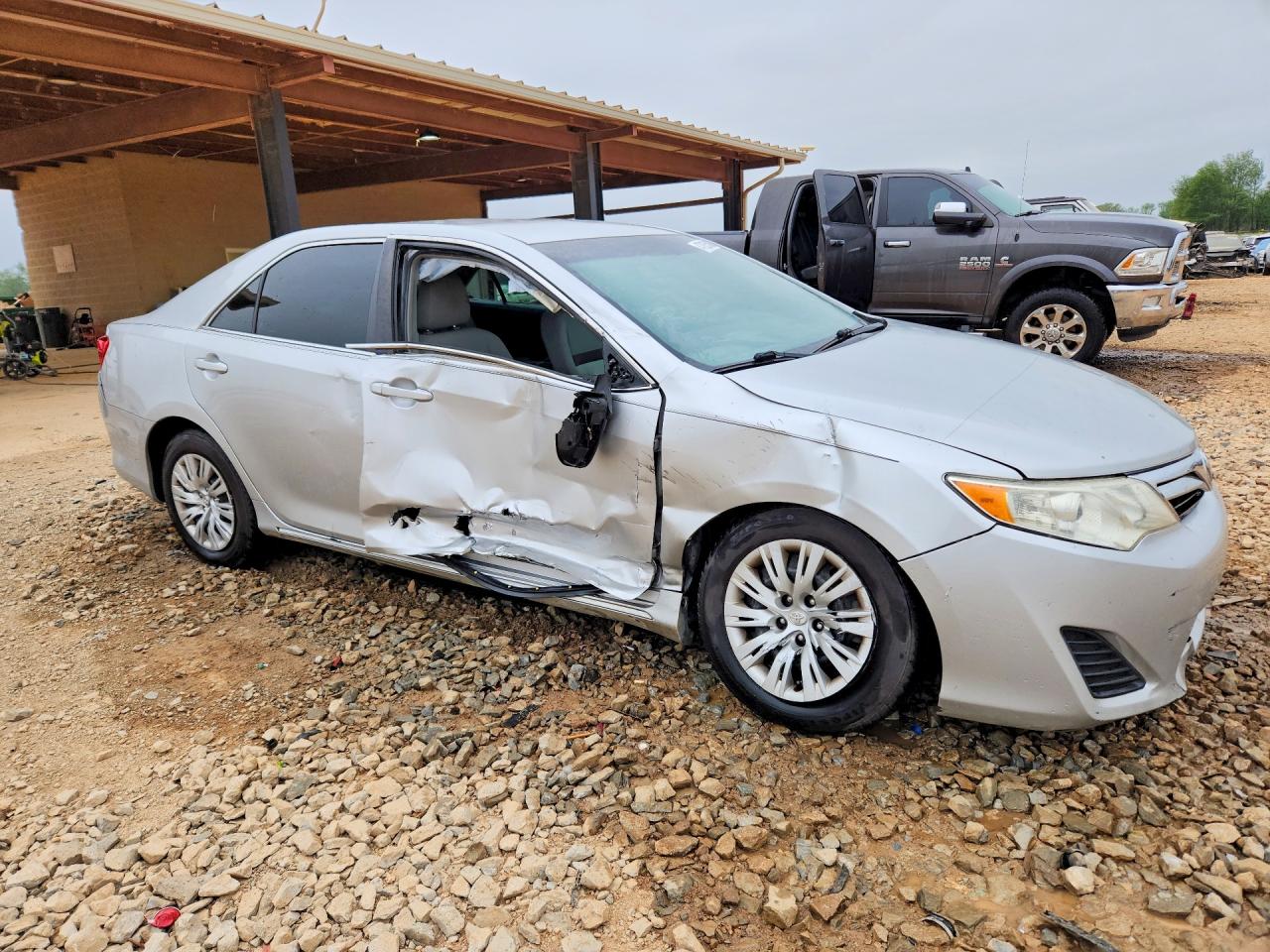 2014 TOYOTA CAMRY LE photo 7