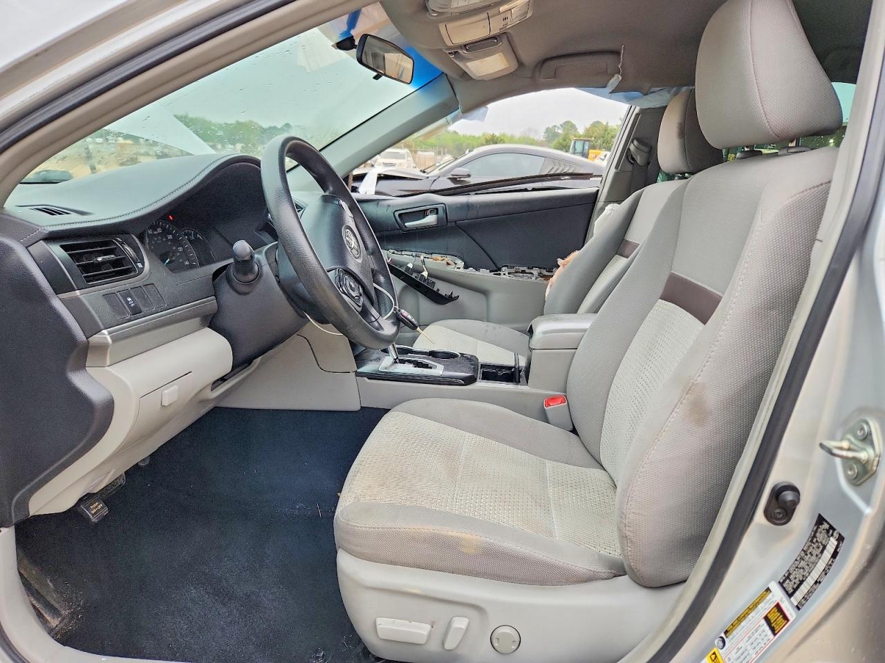 2014 TOYOTA CAMRY LE photo 13