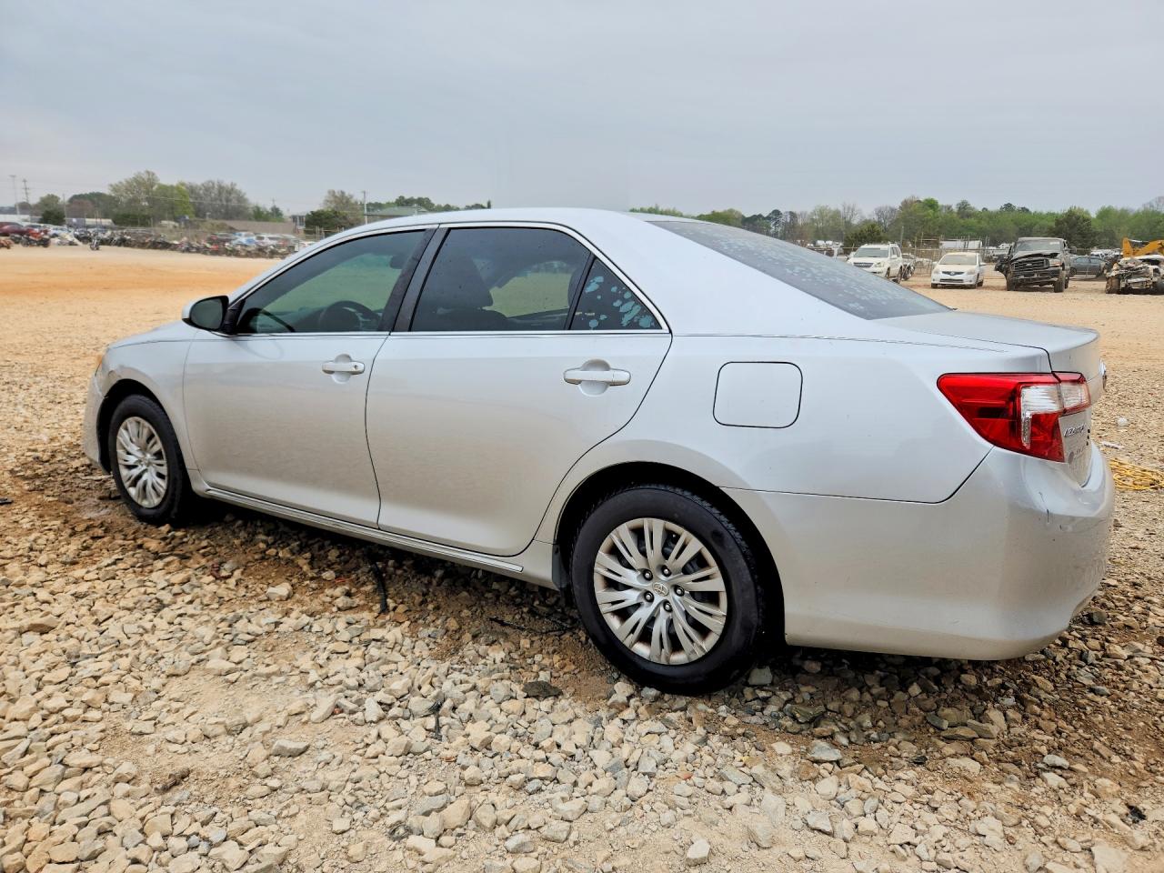 2014 TOYOTA CAMRY LE photo 3