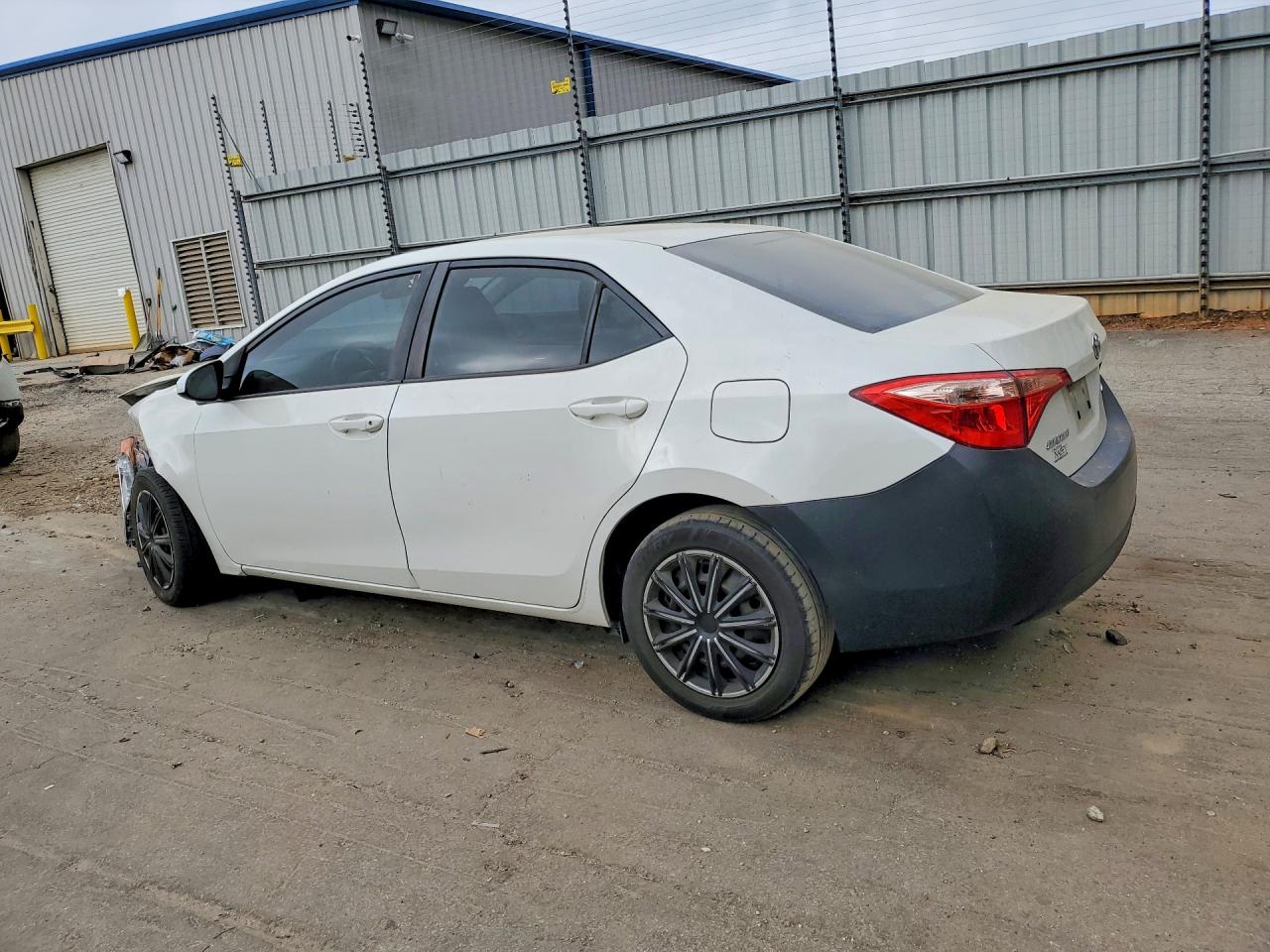 2019 TOYOTA COROLLA LE photo 3