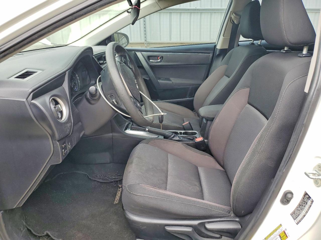 2019 TOYOTA COROLLA LE photo 13