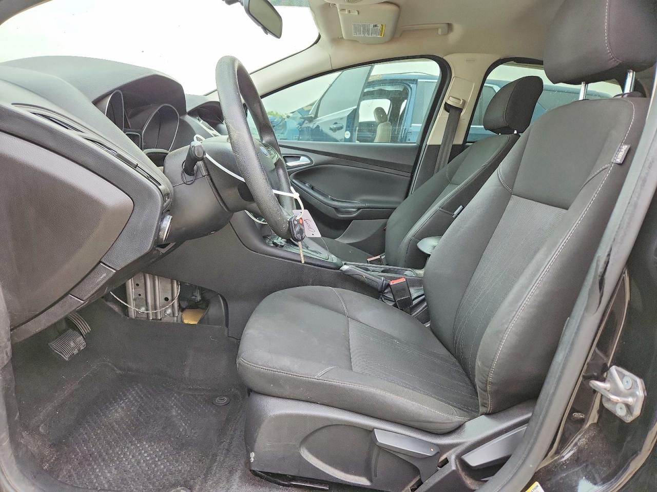 2015 FORD FOCUS SE photo 13