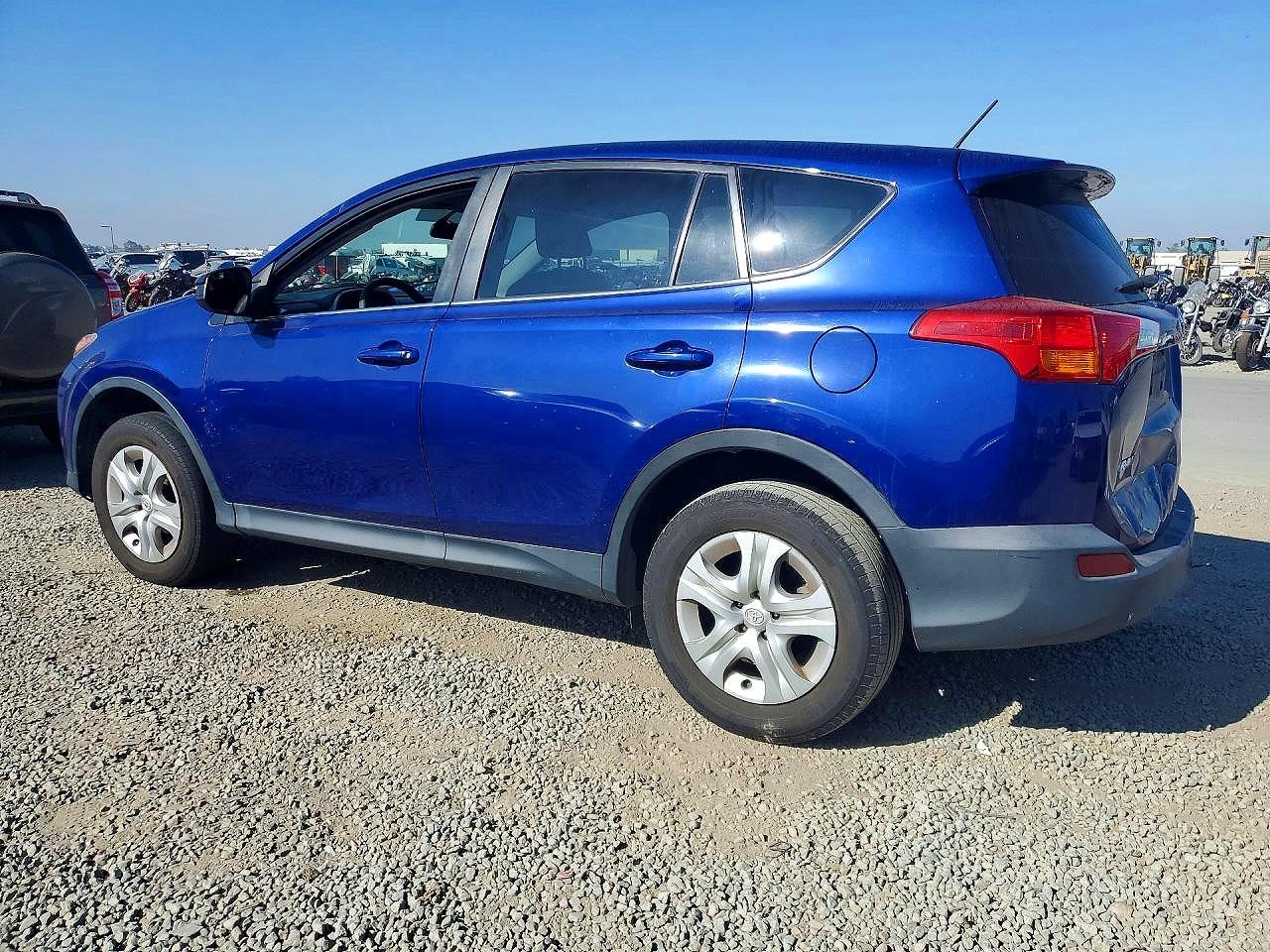 2015 TOYOTA RAV4 LE photo 3