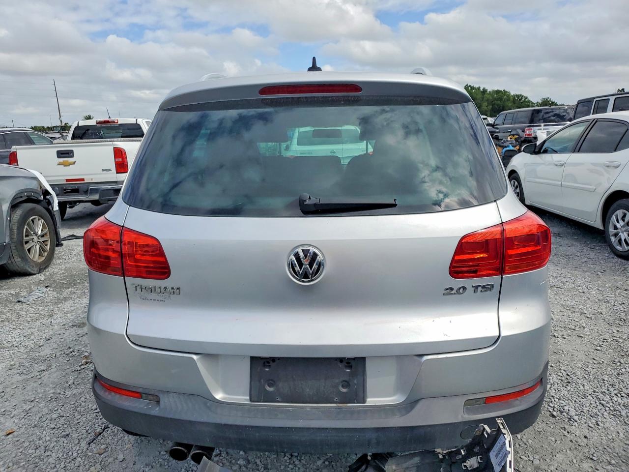 2012 VOLKSWAGEN TIGUAN S photo 6