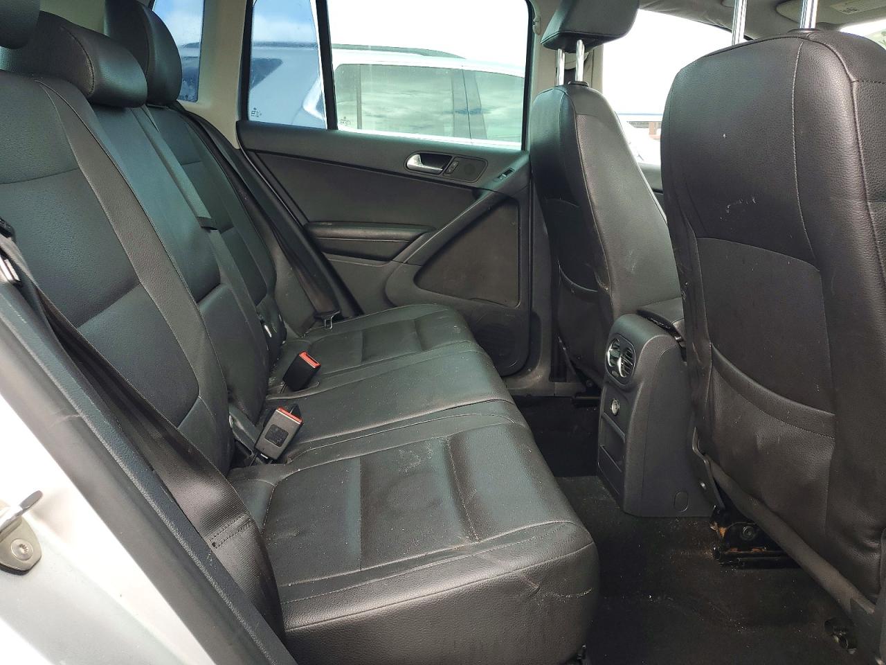 2012 VOLKSWAGEN TIGUAN S photo 11