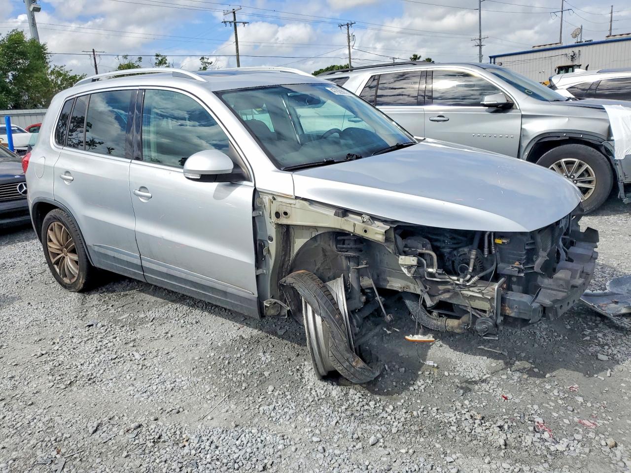 2012 VOLKSWAGEN TIGUAN S photo 4