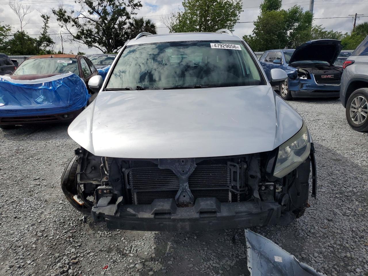 2012 VOLKSWAGEN TIGUAN S photo 5
