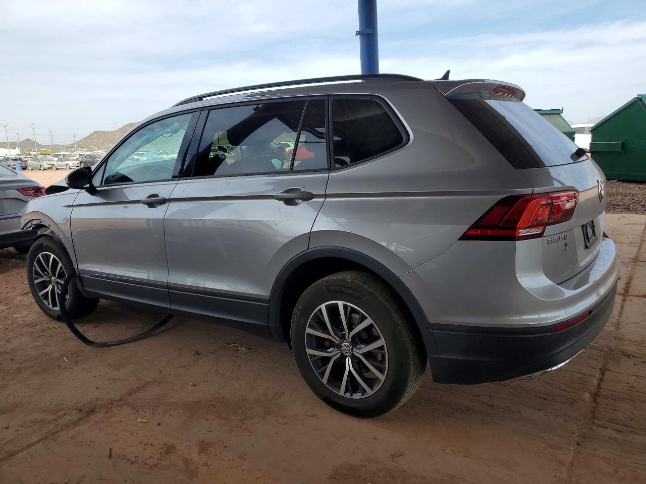 2021 VOLKSWAGEN TIGUAN S photo 2