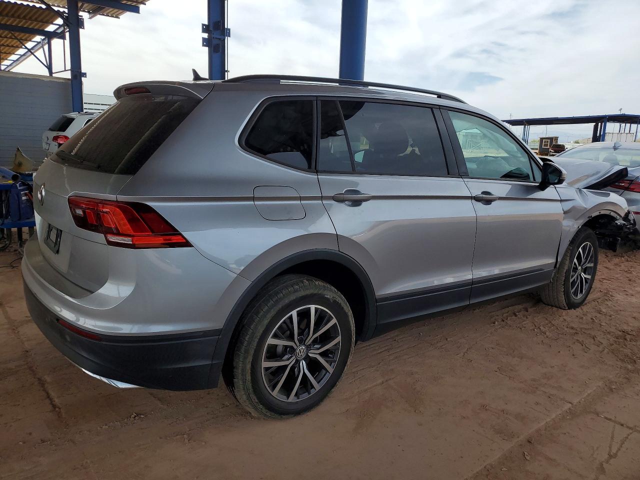 2021 VOLKSWAGEN TIGUAN S photo 3