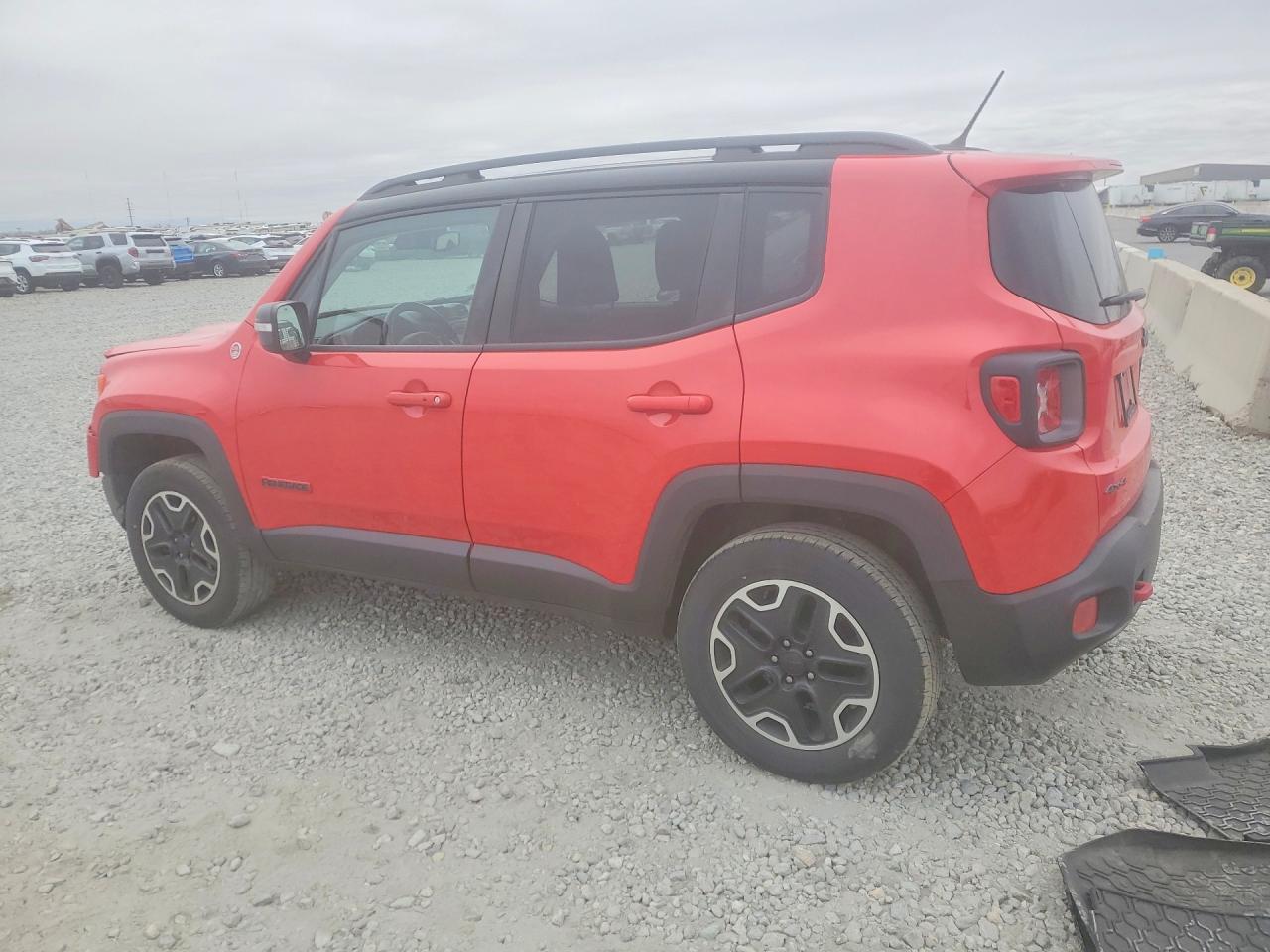 2017 JEEP RENEGADE TRAILHAWK photo 2
