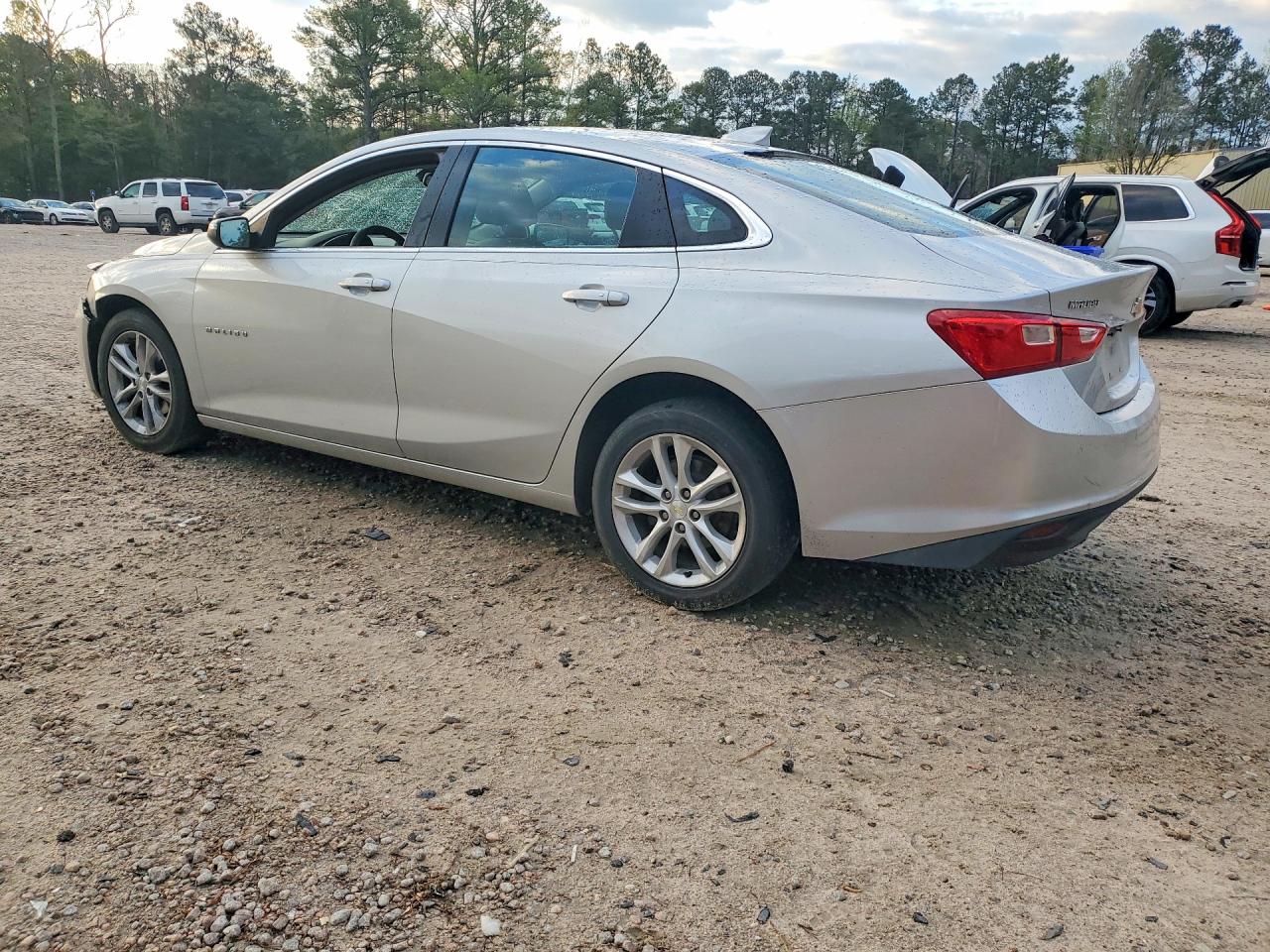 2017 CHEVROLET MALIBU LT photo 2
