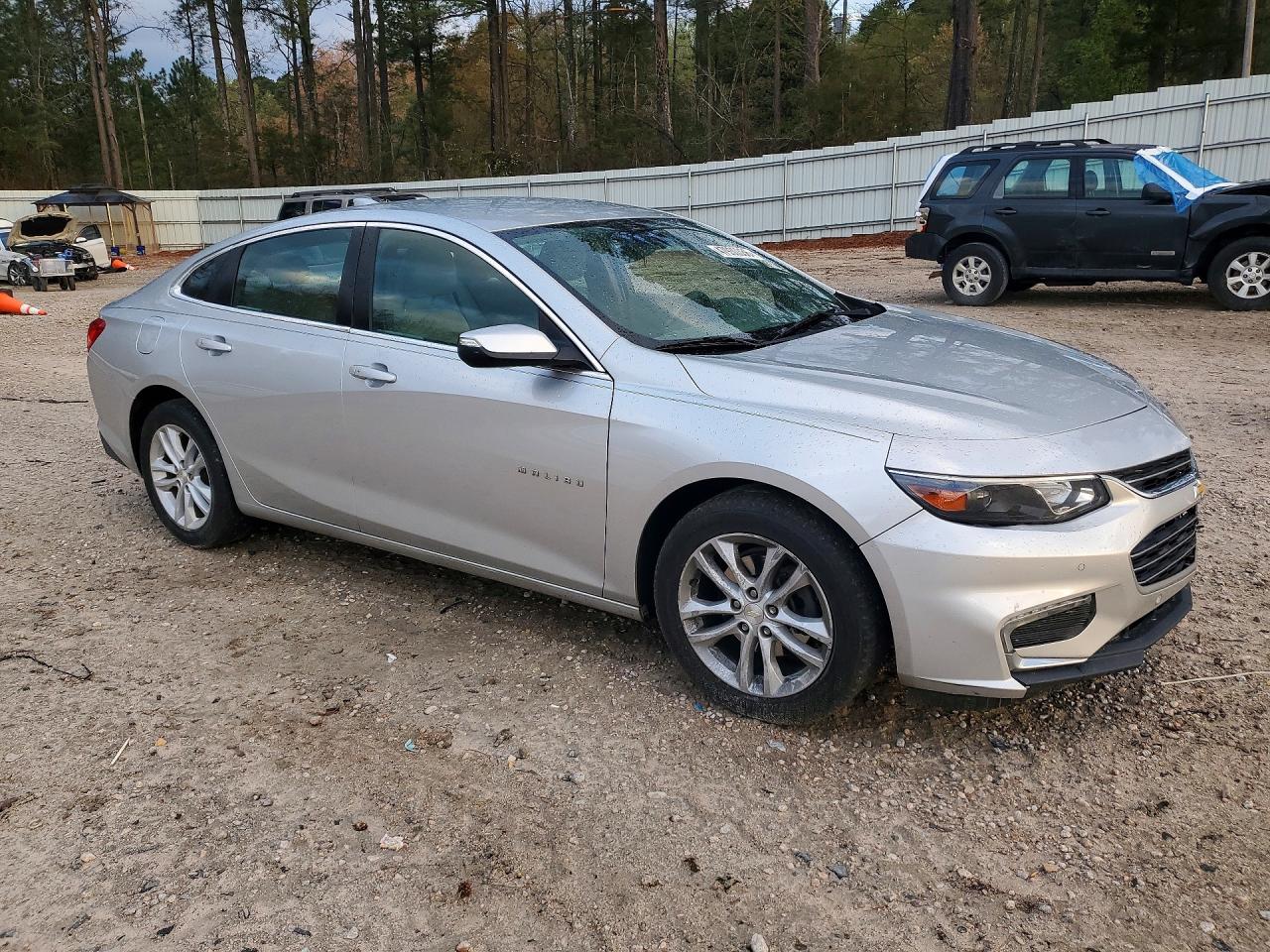2017 CHEVROLET MALIBU LT photo 4
