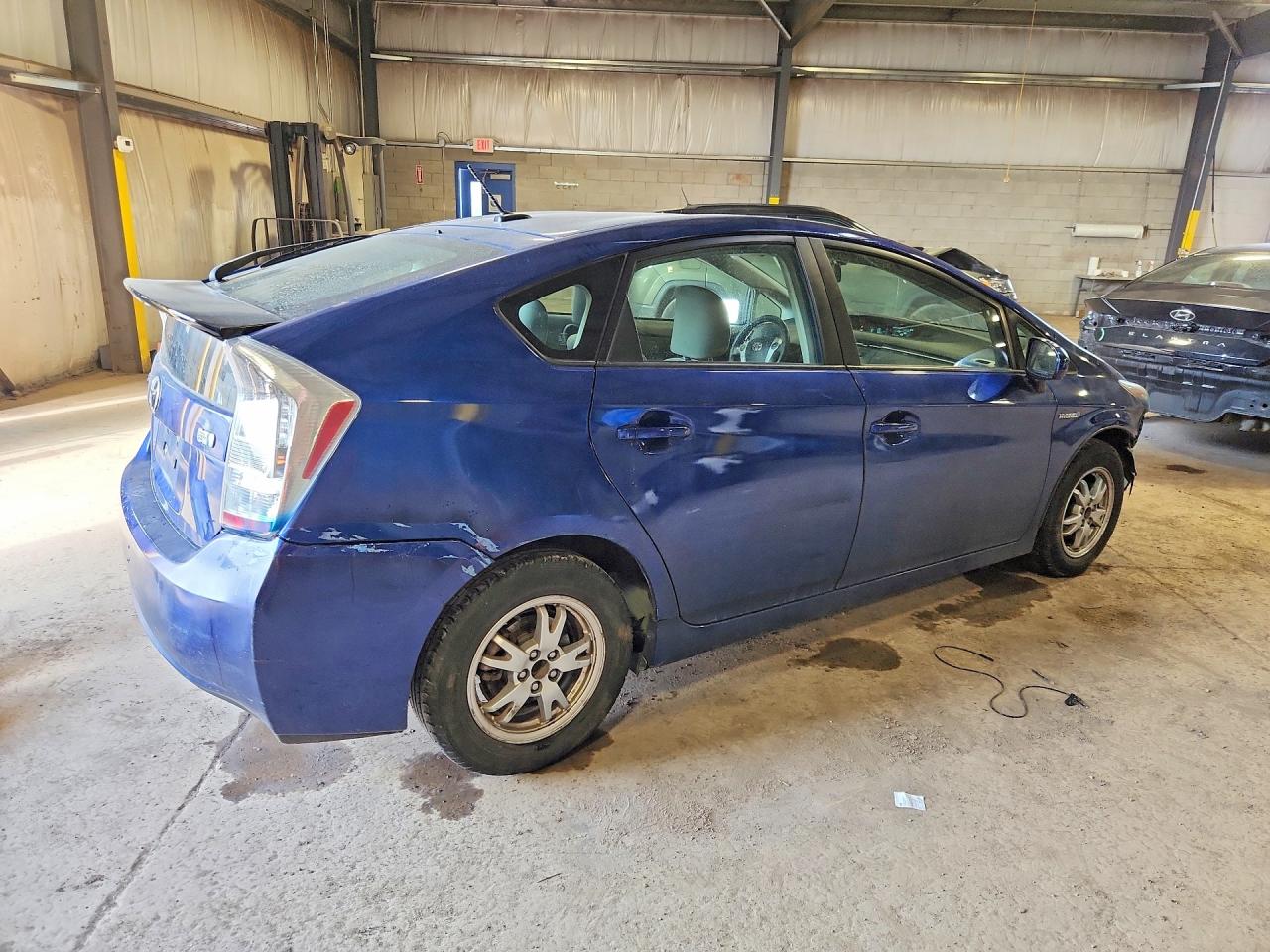2010 TOYOTA PRIUS III photo 5