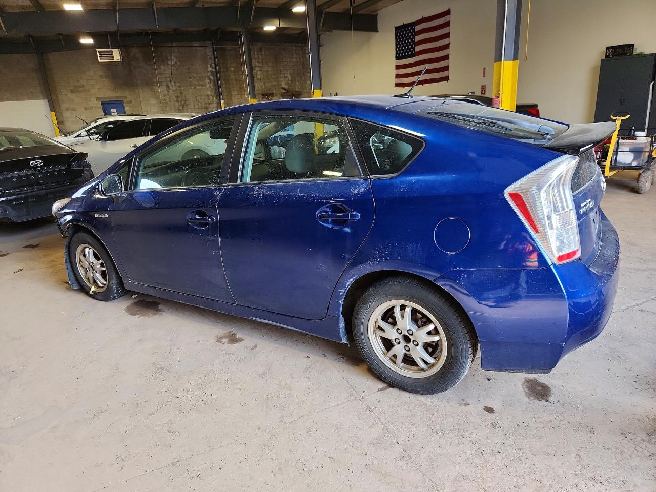 2010 TOYOTA PRIUS III photo 3