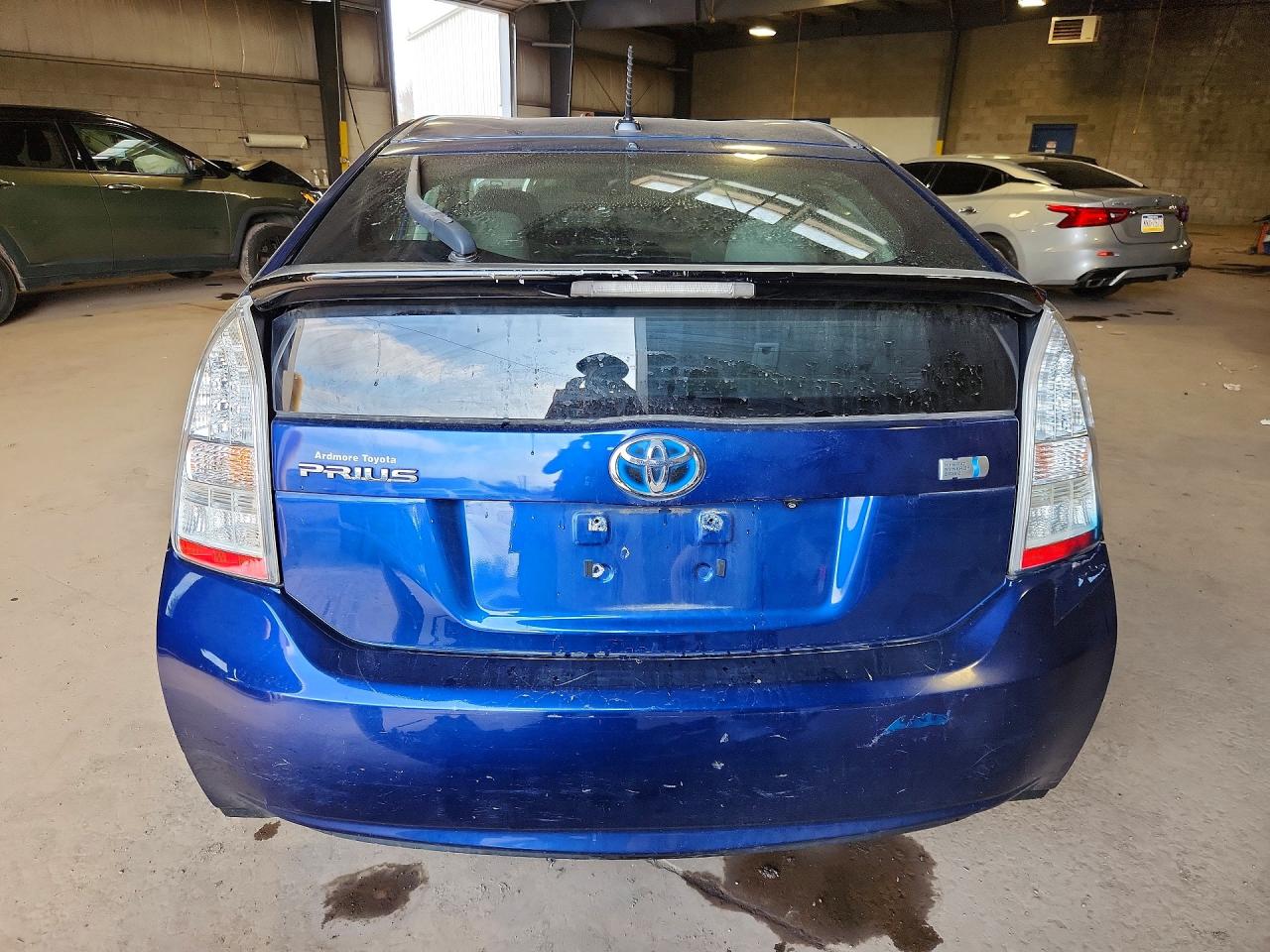 2010 TOYOTA PRIUS III photo 11